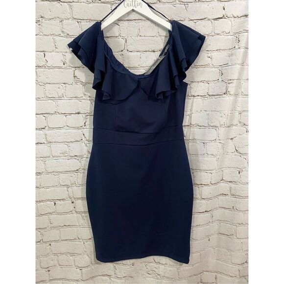 Quiz woman’s dress - Picture 1 of 3